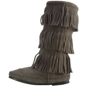 Minnetonka Fringe Gray Boots